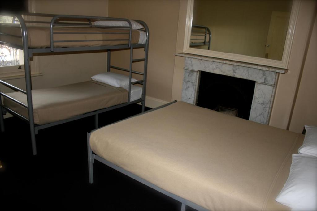 Glenelg Beach Hostel Zimmer foto