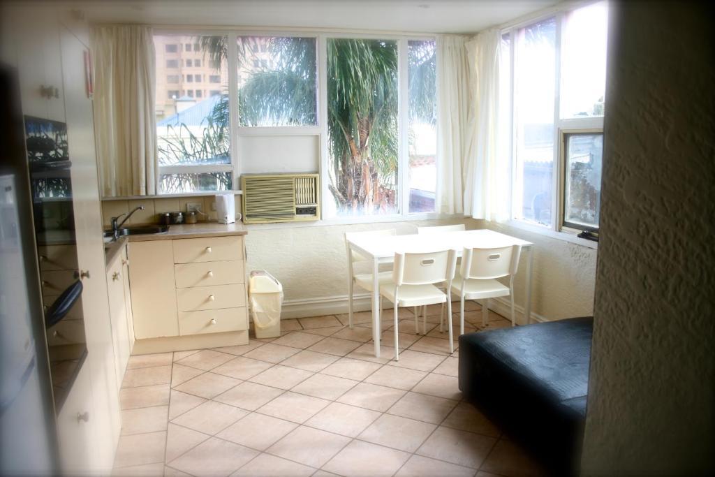 Glenelg Beach Hostel Zimmer foto