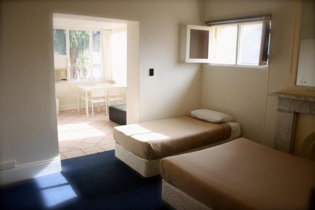 Glenelg Beach Hostel Zimmer foto
